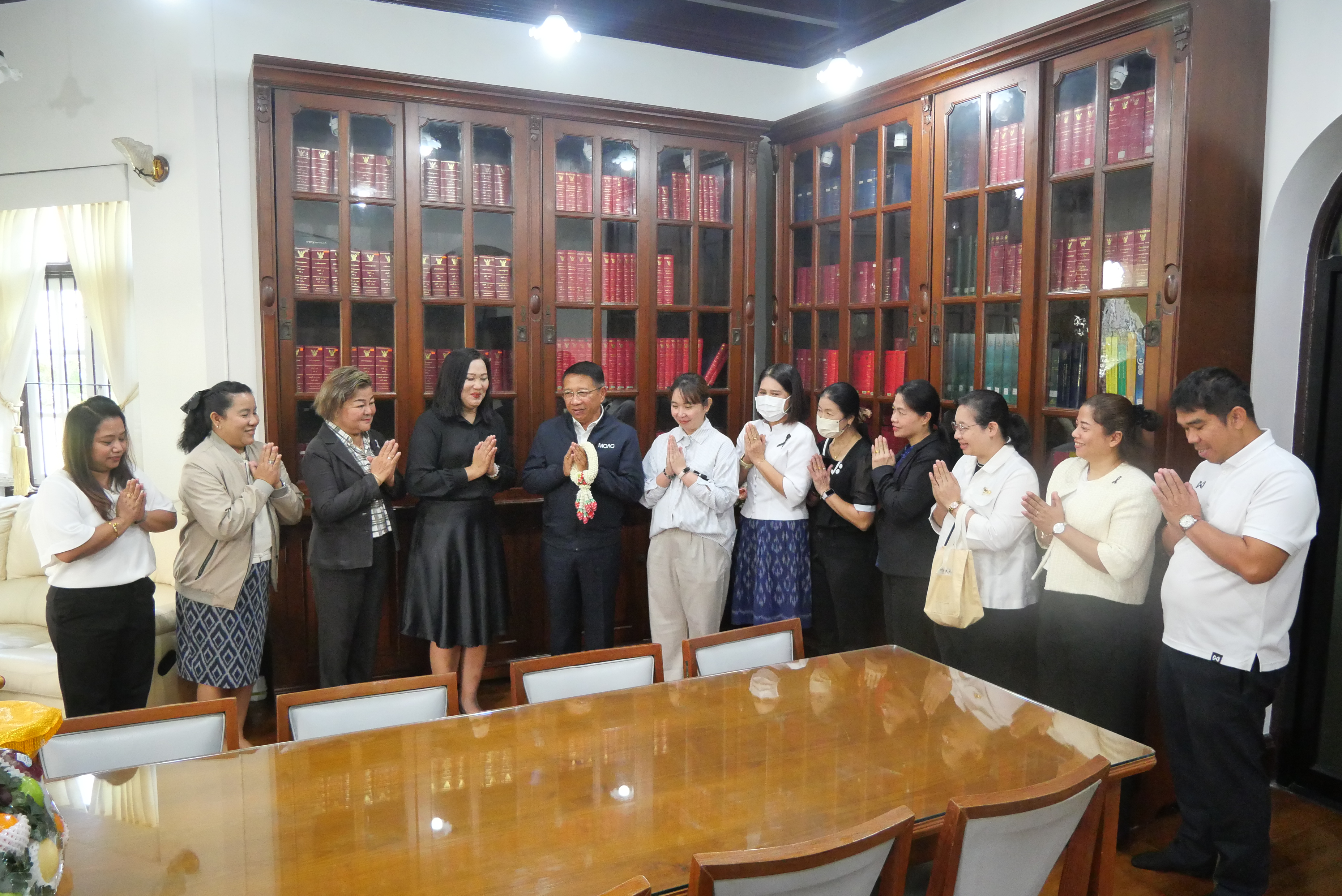 title - สำนักบริหารกลาง ส.ป.ก. ร่วมแสดงความยินดี และสวัสดีปีใหม่ อธิบดีกรมตรวจบัญชีสหกรณ์ พร้อมรับพรต้อนรับปีใหม่ 2569